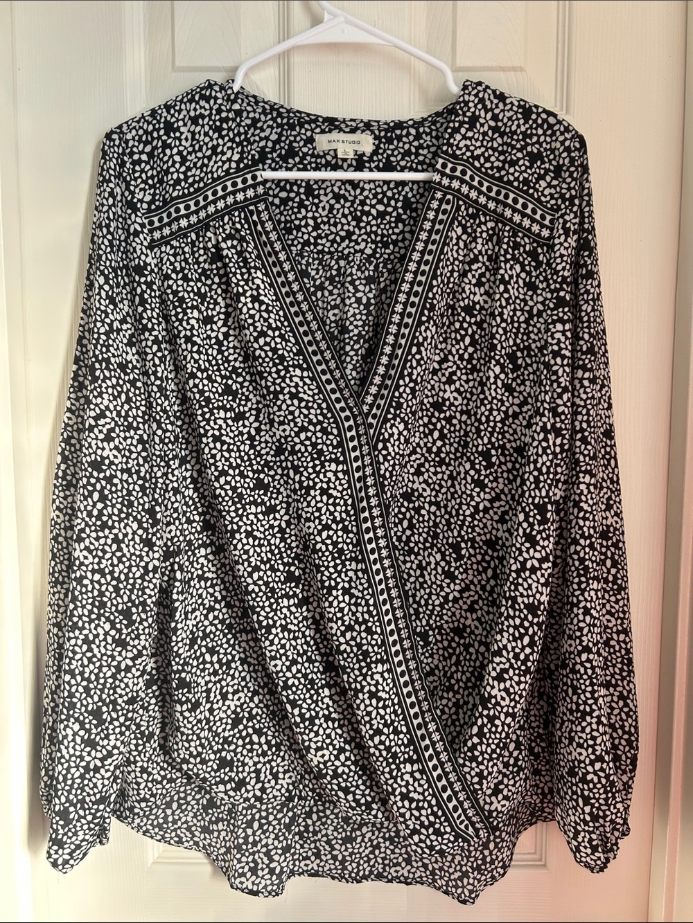 ⚜️ Max Studio Black & White Printed Wrap-Style Blouse High Low